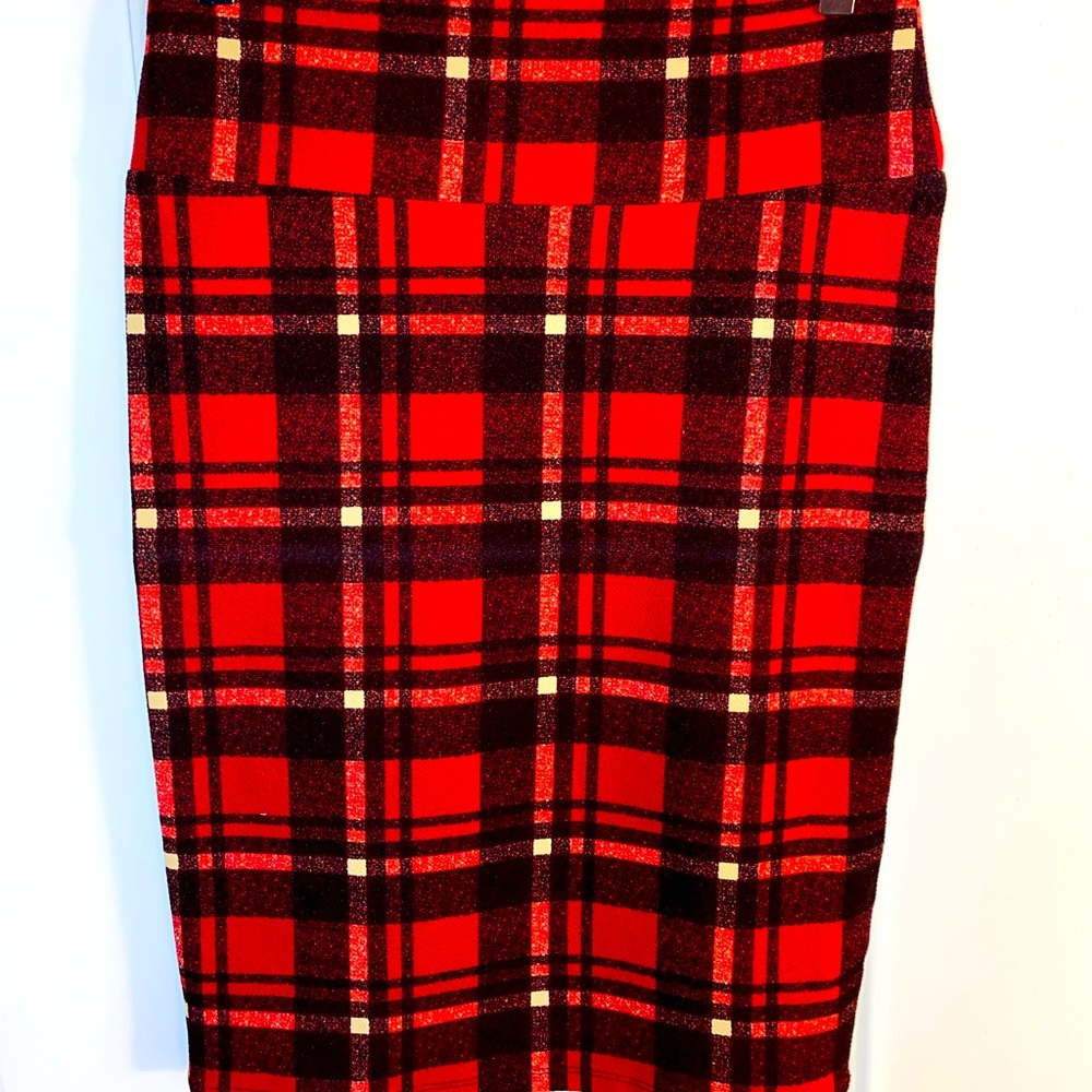 Small Red and black plaid Lularoe Cassie pencil skirt